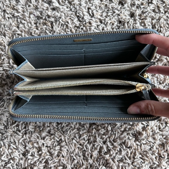 Fendi zip around wallet - Picture 3 of 9